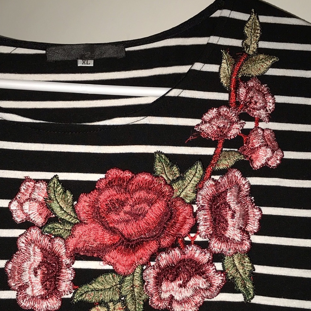 Long maxi dress with floral embellishment - Picture 4 of 5